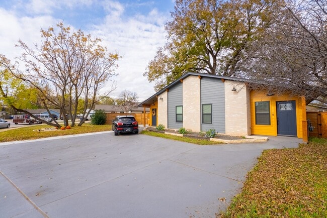 Building Photo - 5702 Tracy Lynn Ln