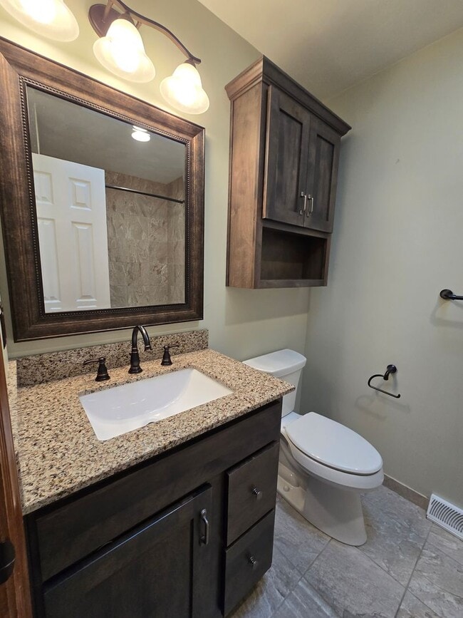 Building Photo - Beautiful Split Entry - 3 Bedroom 2.5 Bathroom in Rustic Ridge Estates