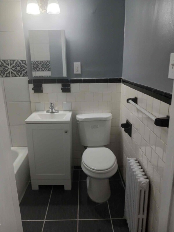 Building Photo - 4013 Hilton Rd