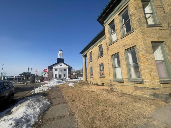 Building Photo - 166 Hudson Ave