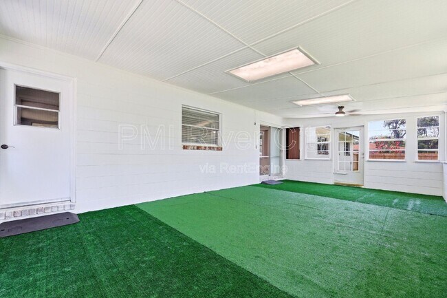 Building Photo - 2860 Cedarcrest Dr