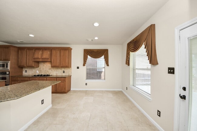 Building Photo - 2218 Longspur Ln