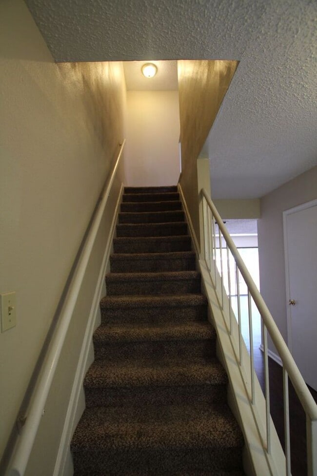 Building Photo - Available Now! 3 bedroom 2.5 bath townhome...