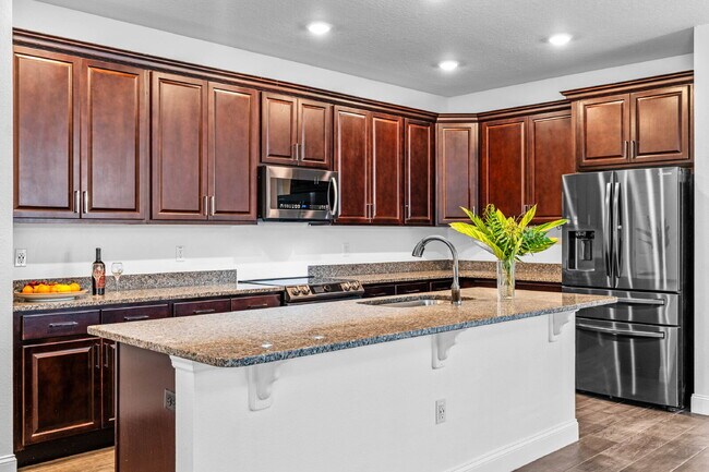 Building Photo - Spacious 4-Bed / 2-Bath Home with 3-Car Garage in Apopka with Modern Touches!