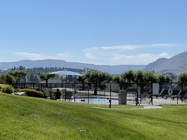 Building Photo - 18 Lake Chelan Shores Dr