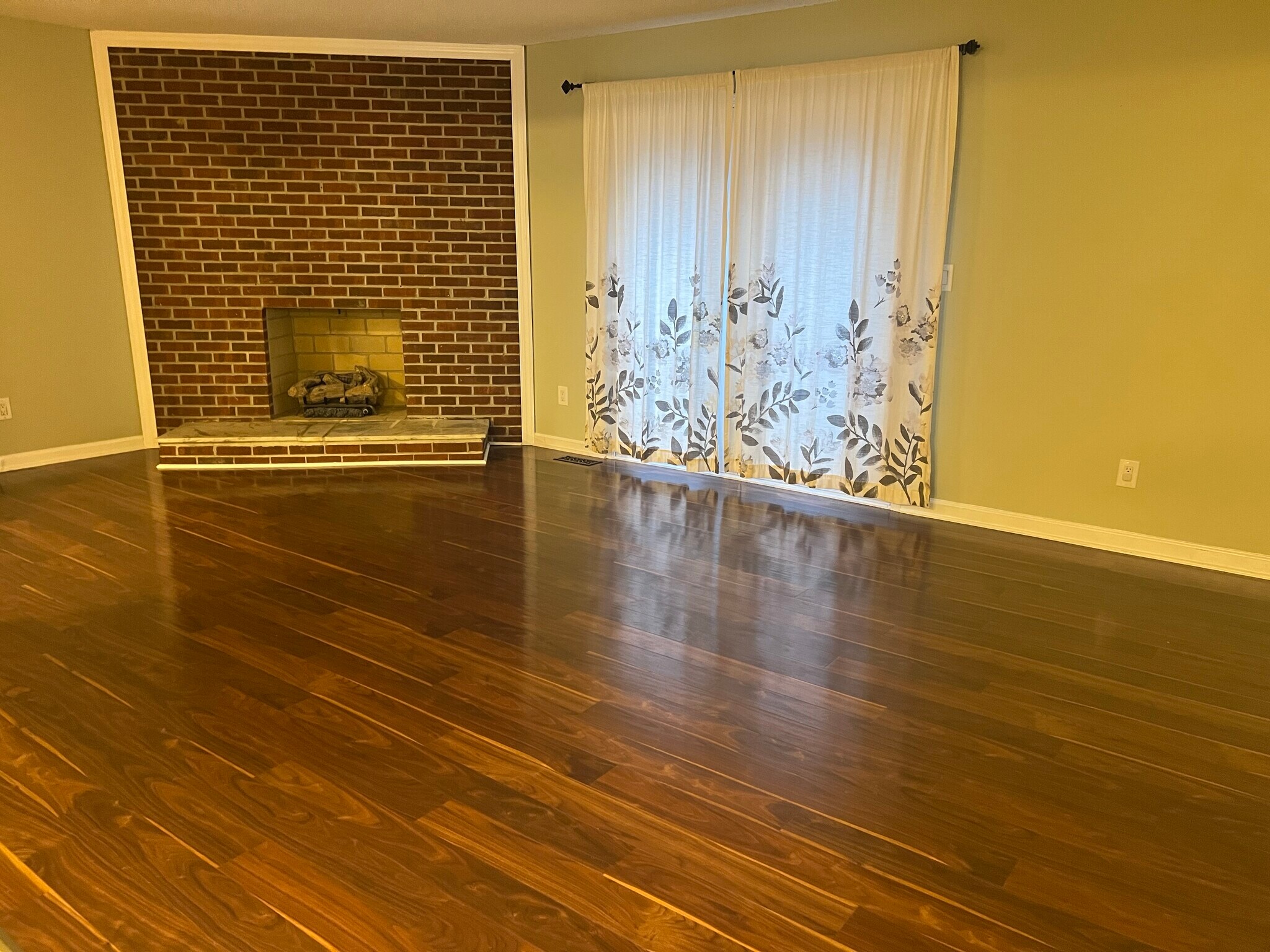 Living Room - 605 Redstone Dr