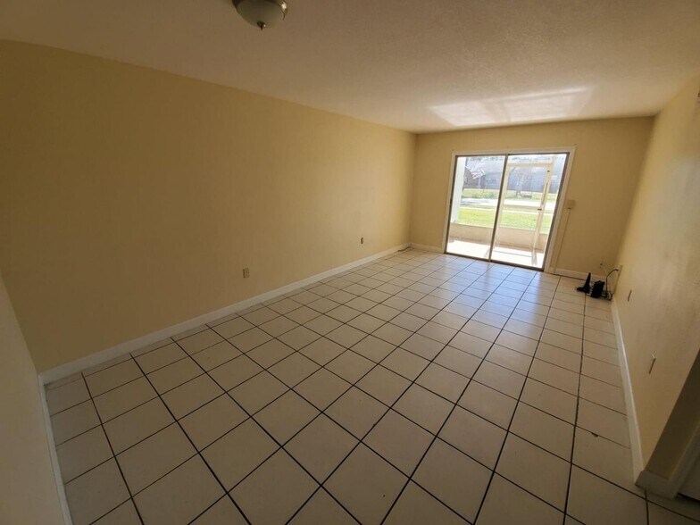 Building Photo - 290 Flower Ln