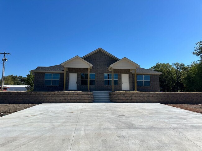 Primary Photo - 1720 N 7th St