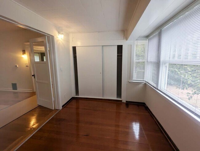 Building Photo - 1421 Kellam Ave