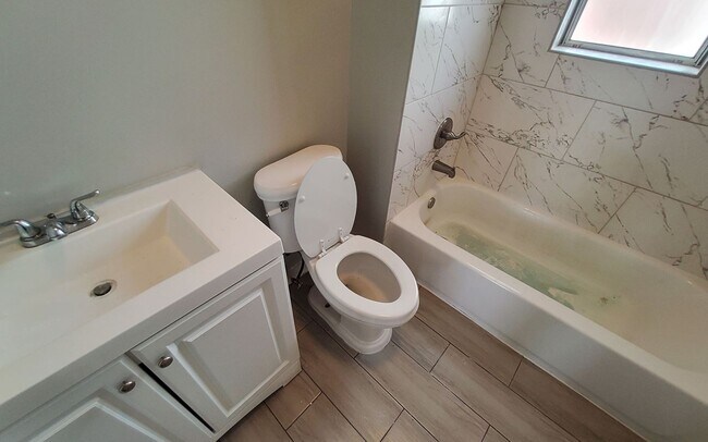 Building Photo - 668 Stonewall St