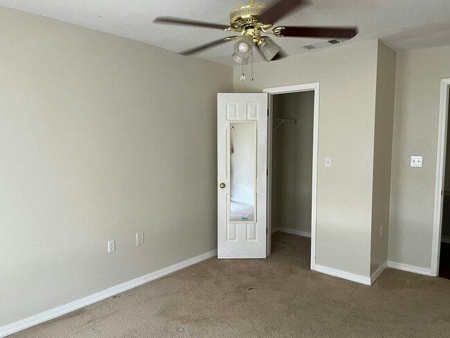 Building Photo - 315 Woodcrest Dr