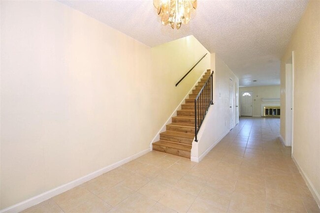 Building Photo - 2115 E Weldon Dr