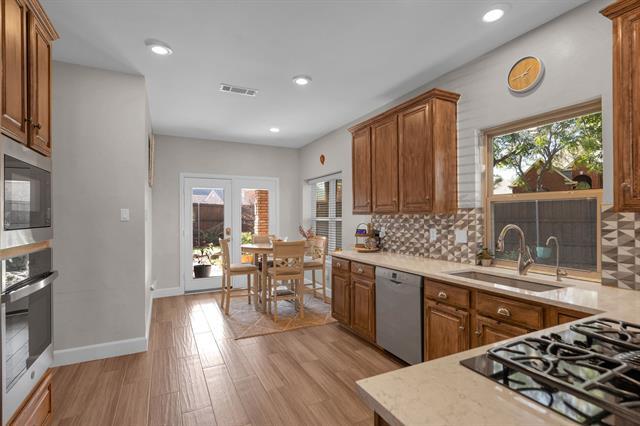 Building Photo - 901 Brentwood Dr