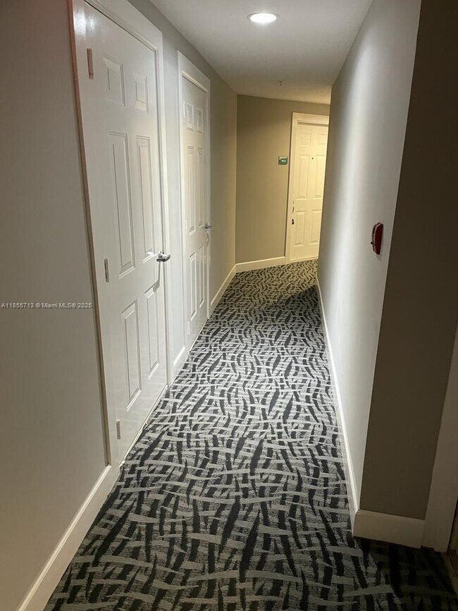 Building Photo - 170 SE 14th St