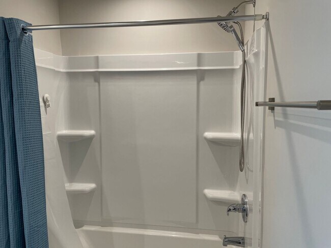 Building Photo - B1644