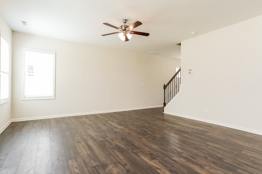 Building Photo - 244 Pearson Place