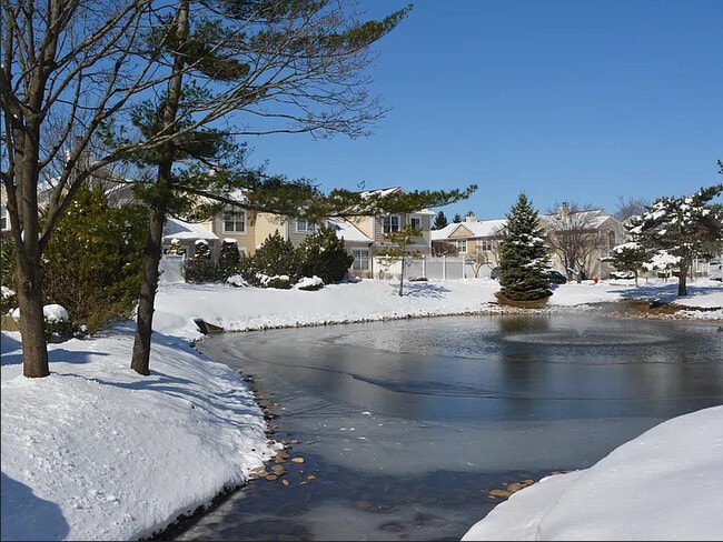 Building Photo - 644 Le Parc Cir