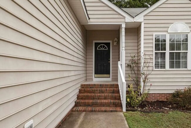 Building Photo - 3 Bedroom Ranch Near NCSU