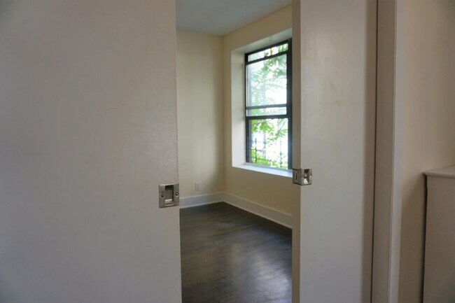 Building Photo - 9 W 110th St