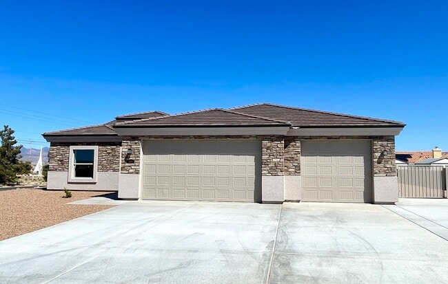 Building Photo - Beautiful 2024 Built 3 Bedroom 2 Bath Home...