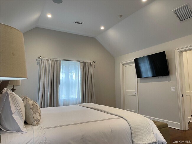 Building Photo - 99 Spinney Rd