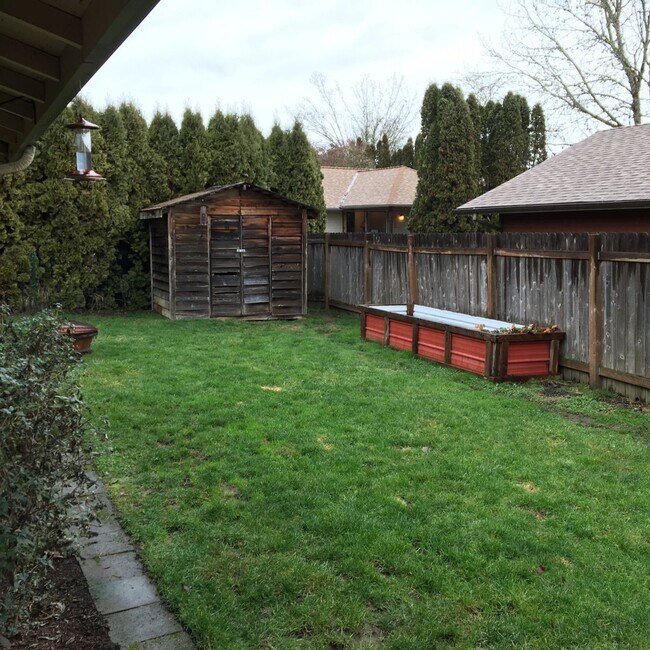 Building Photo - LOO Duplex