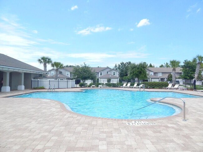 Building Photo - The Gables 2BR | 2.5BA Townhome!