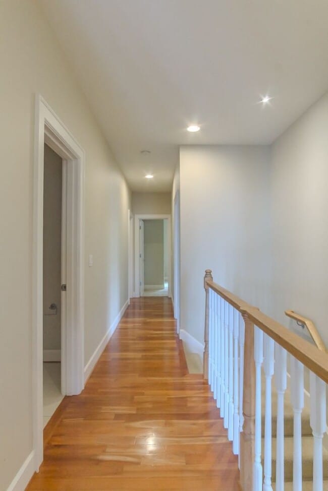 Building Photo - 4Bd/4Ba Seattle Home