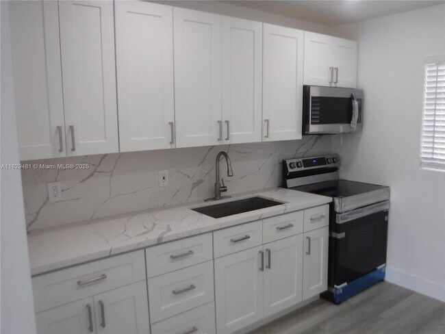 Building Photo - 1045 NE 39th Dr