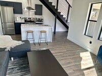Building Photo - 326 N 17th Dr