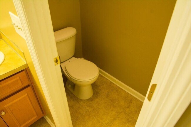 Building Photo - 3 Bed 2 Bath 2 Car Garage - North Columbus