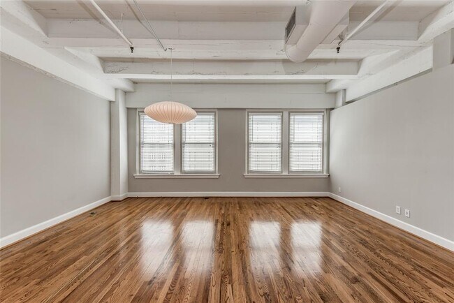 Building Photo - 1120 Texas St