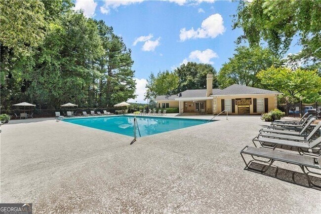 Building Photo - 1110 Pine Heights Dr NE