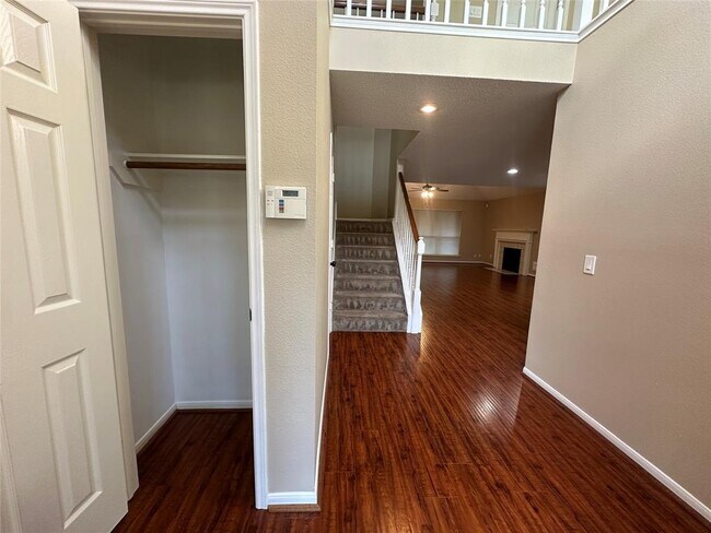 Building Photo - 9918 Cedaredge Dr