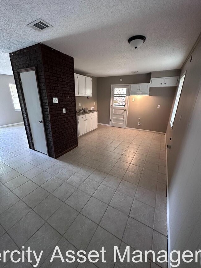 Building Photo - 4180 Kerwin Dr