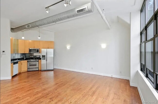 Building Photo - 176 Johnson St