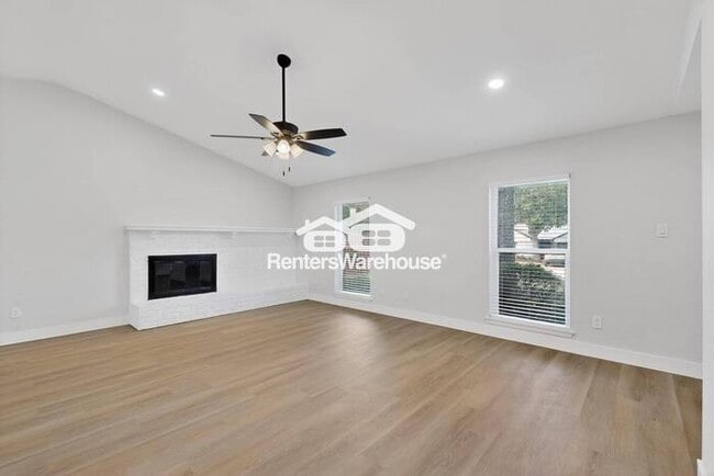Building Photo - MOVE IN READY  Completely Refreshed Euless...