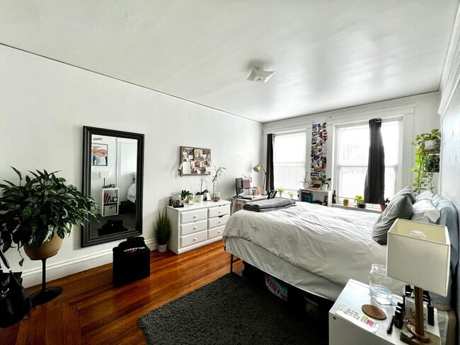 Building Photo - 144 Coolidge St