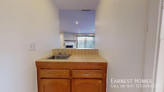 Building Photo - 7231 Balboa Blvd