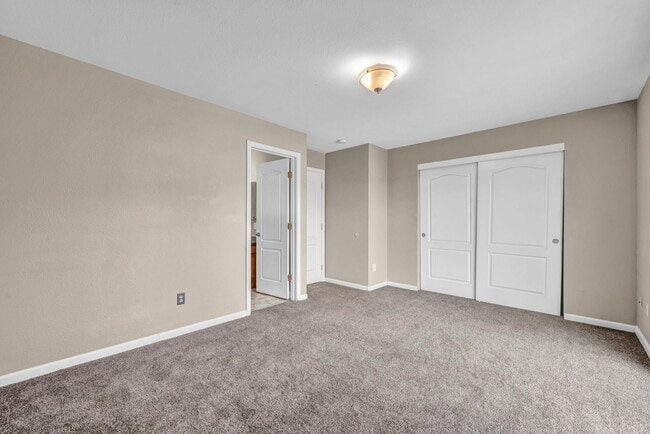 Building Photo - 17765 Oakview Ct