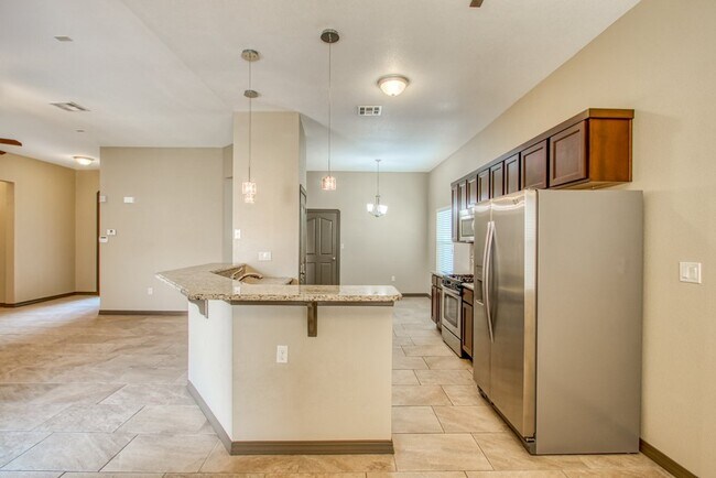 Building Photo - FOR SALE OR FOR RENT 12053 SILVER CROWN RO...
