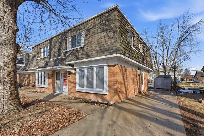 Building Photo - 846/848 Greenwood Court