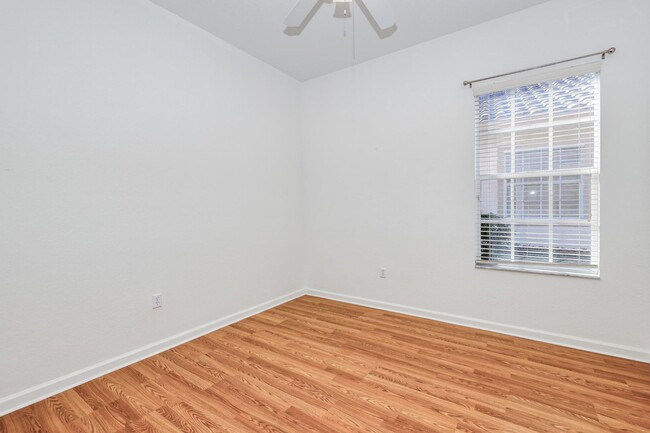 Building Photo - Emerson Square 4 Bedroom Home