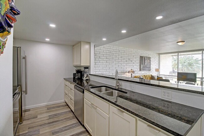 Building Photo - 1421 Eleventh Street-SI FL1-ID1023193P