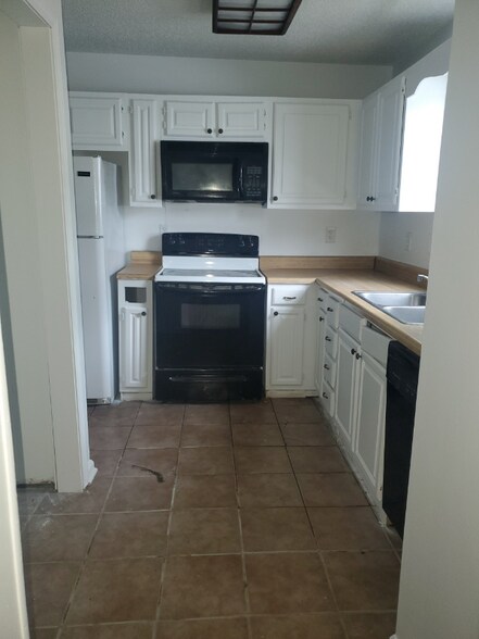Building Photo - 127 E Pamela Dr