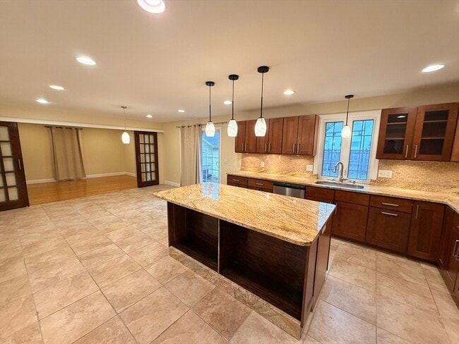 Building Photo - 112 E Quinobequin Rd