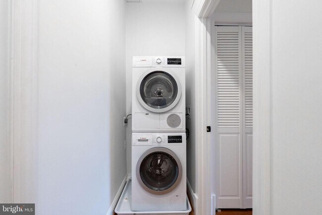 Building Photo - 515 N Columbus St