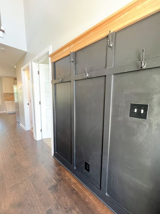 Building Photo - Move-In Specials Available! Must See-Stunn...