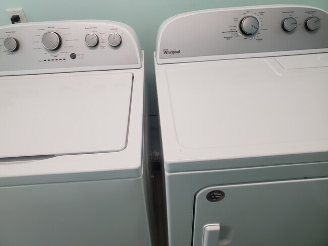 Full sized washer and dryer - 12850 Moorpark St
