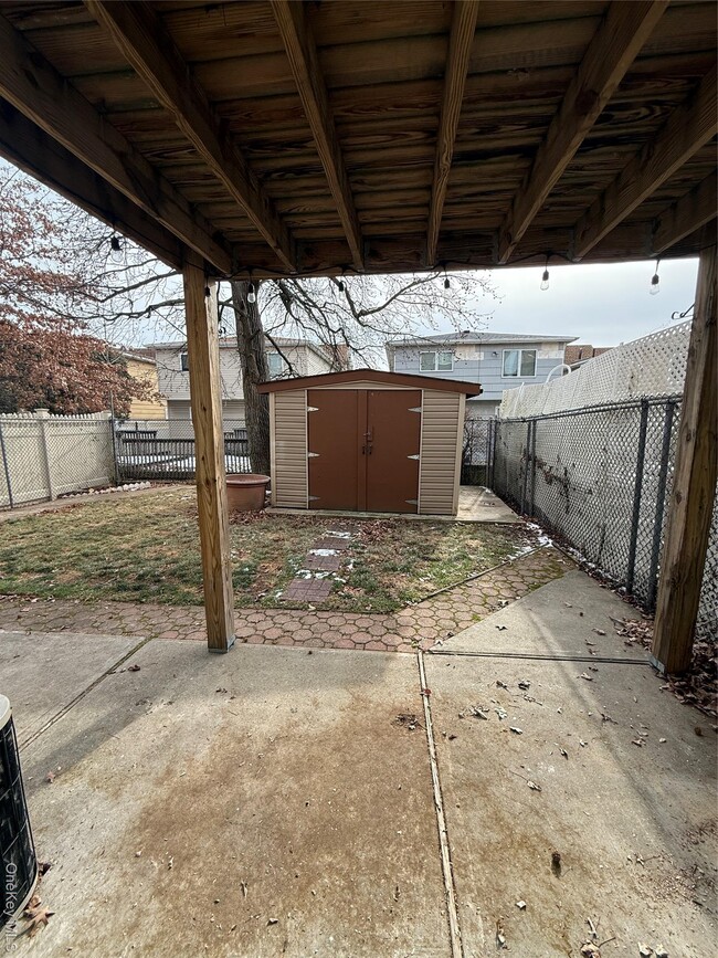 Building Photo - 878 Rensselaer Ave